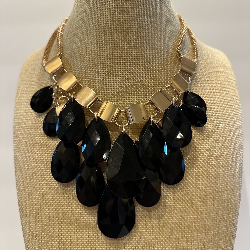 NWT Guess Necklace cha-cha bib statement gold tone w/ black faceted teardrop